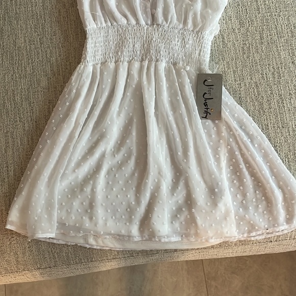 White dress! - Picture 3 of 3